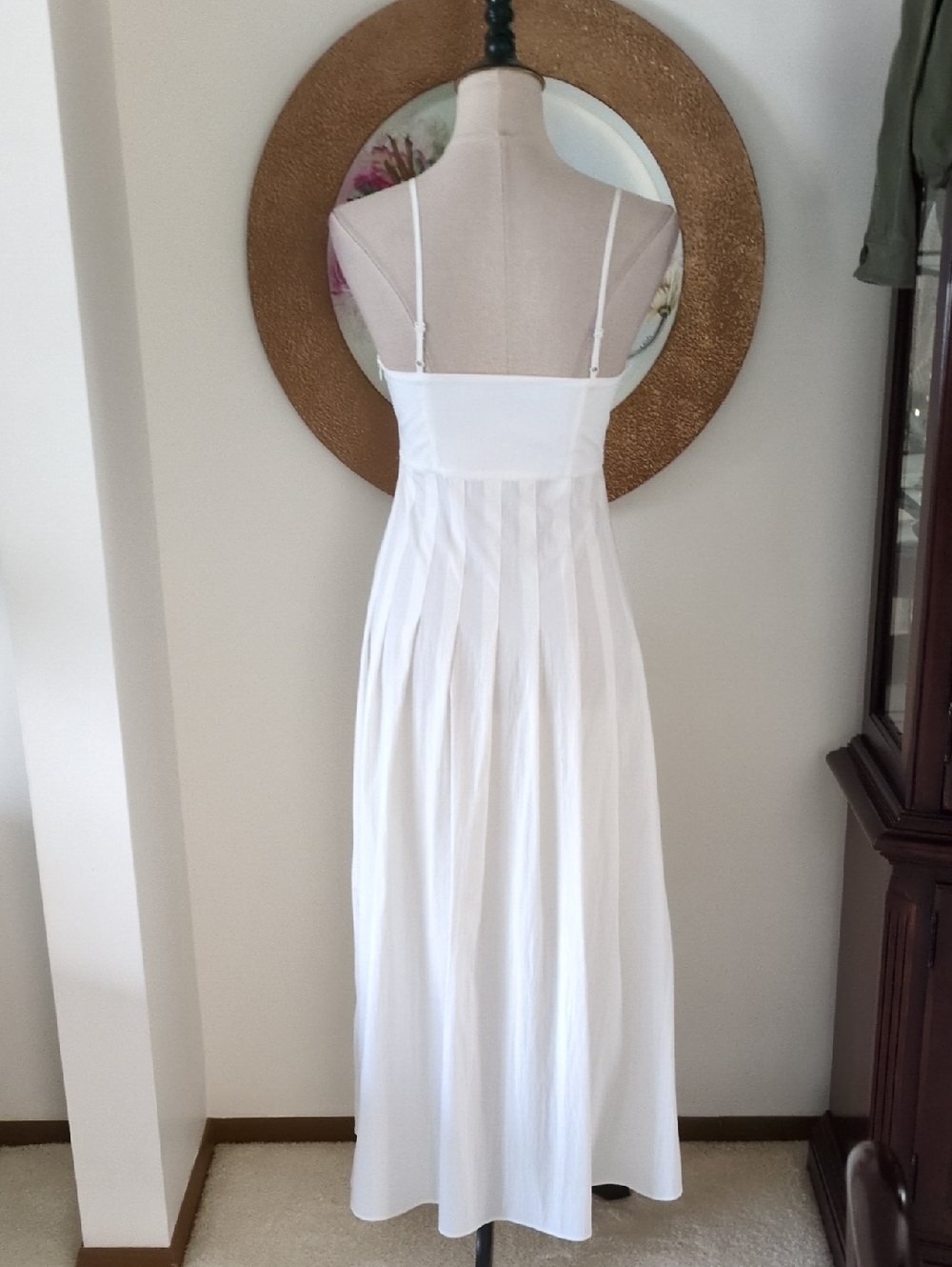 Elegant White Zara Spaghetti-Strap Maxi Dress - Picture 4 of 12